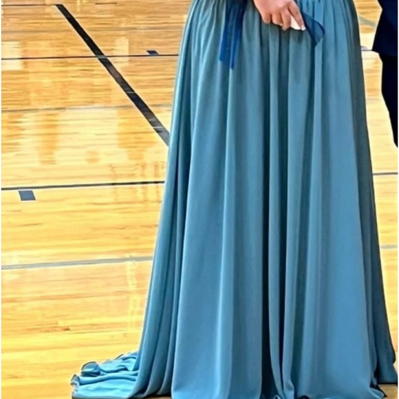 Formal dress - Picture 5 of 5